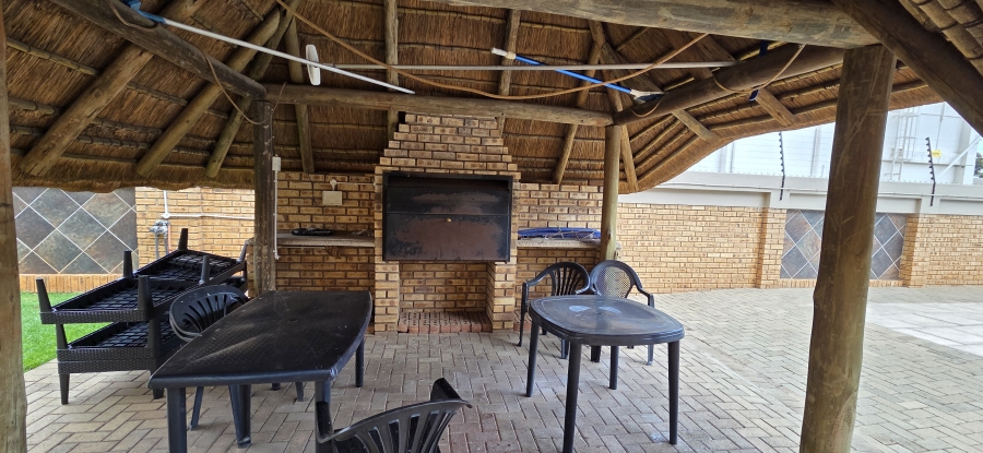 4 Bedroom Property for Sale in Roylglen Gardens Northern Cape